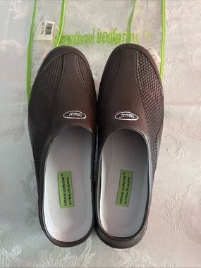 Natural Uniforms Ultralight Clogs Size 10